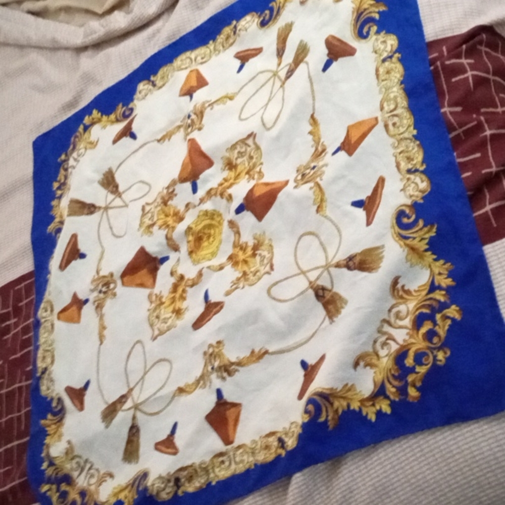 Fves Rocher scarf - Picture 3 of 3